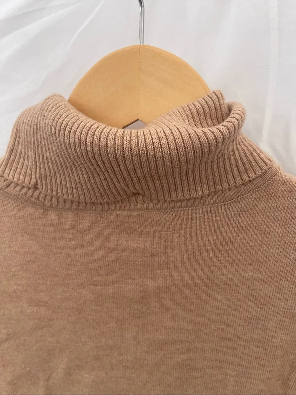 Women’s - Turtleneck Sweater in Camel- Sz-Medium
